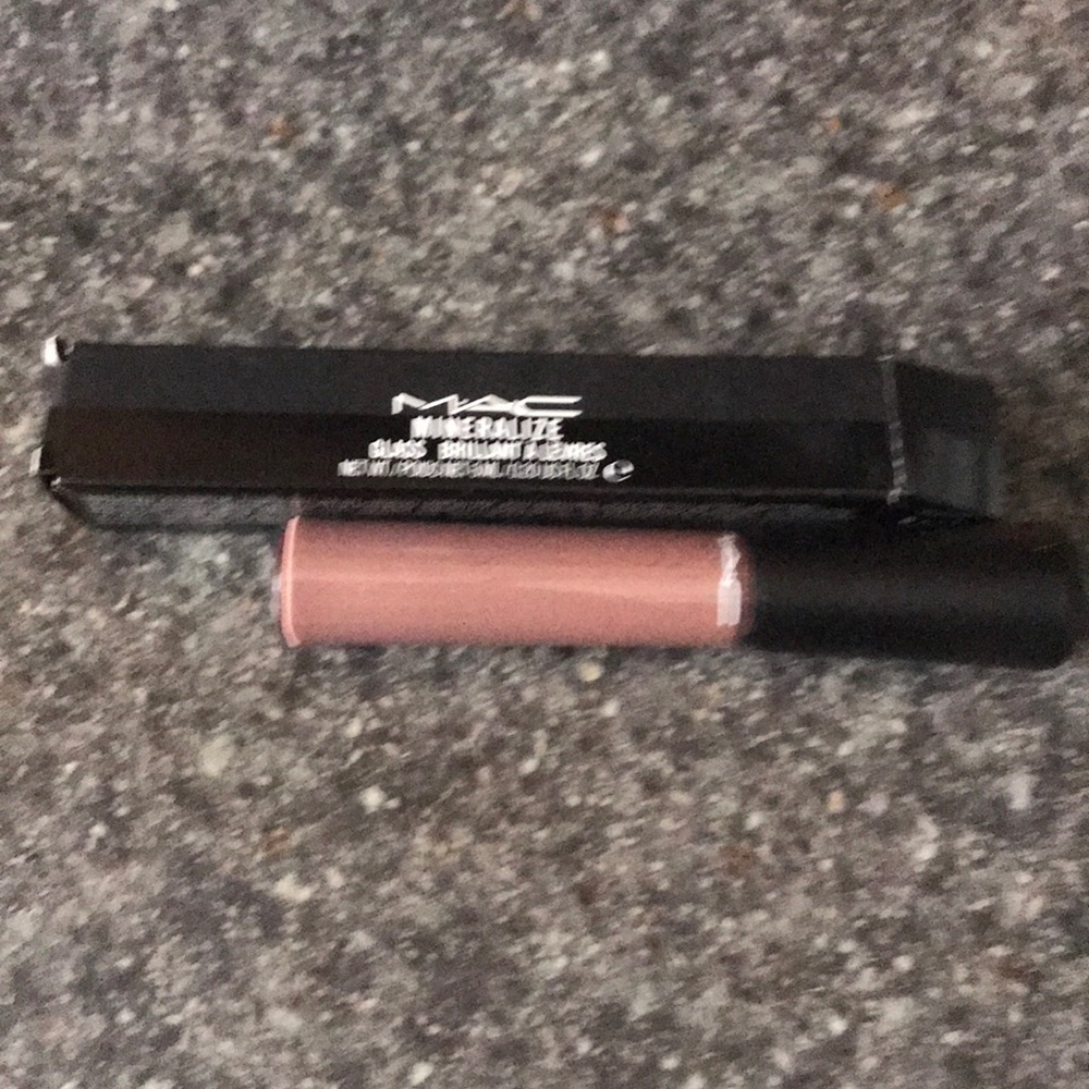 MAC Mineralize Glass, Lip Gloss • The Zone